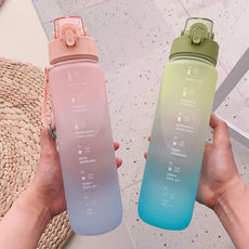 Спортивная бутылка 渐变色大容量水杯塑料男女学生韩版简约创意个性便携高颜值杯子