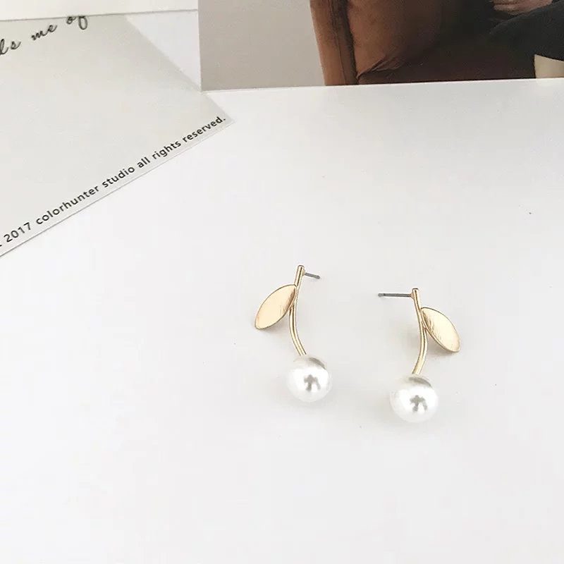 Серьги с маленьким дизайном, из жемчуга, тренд сезона