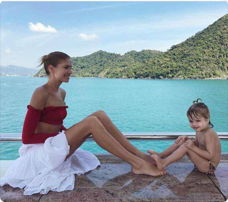Zhang Zikai Wang Liuwen lưới màu đỏ dài tay đan bikini ngực nhỏ thép tấm một từ spa chia áo tắm nữ - Bộ đồ bơi hai mảnh