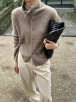 Желтовато-коричневый