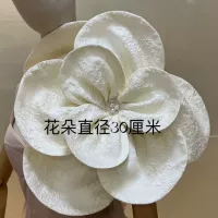 Одиночный цветок диаметром 30 см