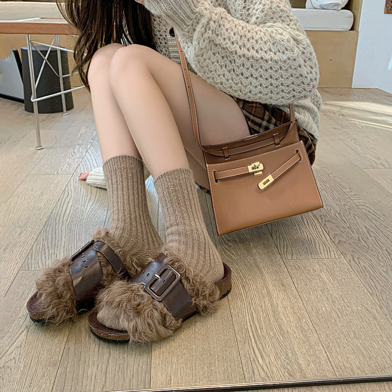 Lingge Studio's niche design sense plush shoes women's 2022 autumn and winter models fashion thick-soled net red slippers for outer wear