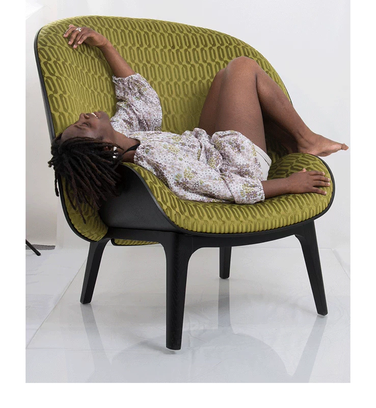 JuLanMake thiết kế nội thất sáng tạo HUG ARMCHAIR ôm ghế bành vải chân ghế phòng chờ - Đồ nội thất thiết kế ghế đẩu gỗ