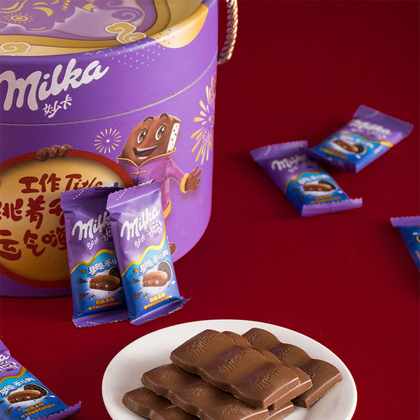 卡夫旗下 Milka 妙卡 猪年好运桶 巧克力礼盒 800g 天猫优惠券折后¥99包邮(¥159-60)赠利是红包8个 卡夫旗下 Milka 妙卡 猪年好运桶 巧克力礼盒 800g 天猫优惠券折后¥99包邮(¥159-60)赠利是红包8个
