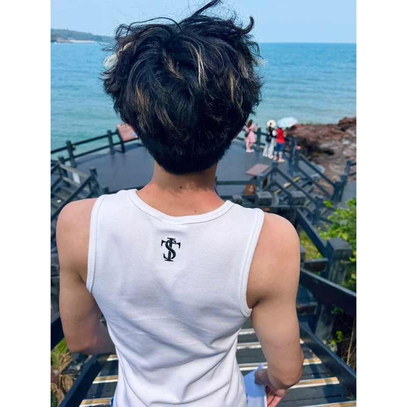 American High Street Ribbed Sports Fitness Solid Color Tank Top for Men, Summer 2026 New Slim Fit Muscle-Showing Sleeveless T-Shirt American High Street Ribbed Sports Fitness Solid Color Tank Top for Men, Summer 2026 New Slim Fit Muscle-Showing Sleeveless T-Shirt