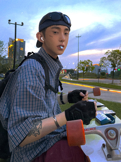 Aurocean 滑板少年撞色小格子衬衫 轻盈纯棉宽松大版短袖