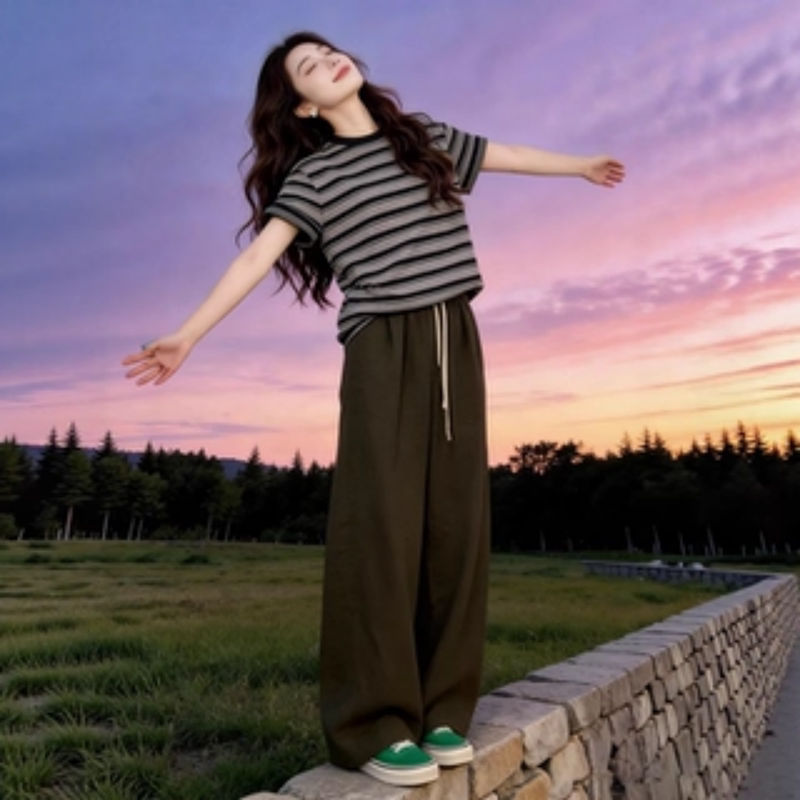 Retro Lazy Style Sports Suit for Women, New Summer Style, Loose Striped Short-Sleeved T-Shirt, Wide-Leg Pants, Casual Two-Piece Set