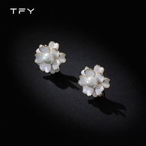 White flower pearl earrings summer Women 2021 New Tide Korean temperament Net red senior ear jewelry