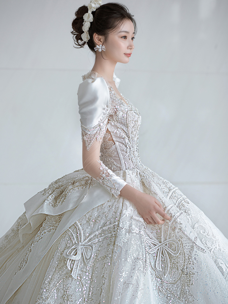 French wedding dress 2022 new bride's main yarn long sleeve winter court style heavy work retro satin tail high -level sense French wedding dress 2022 new bride's main yarn long sleeve winter court style heavy work retro satin tail high -level sense
