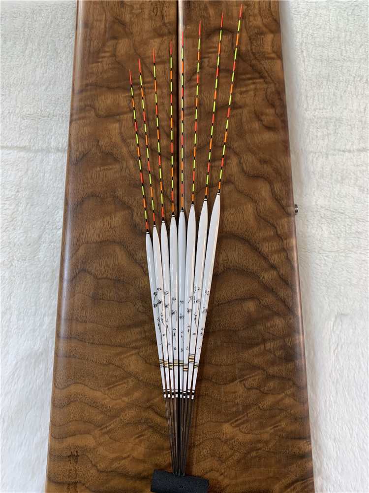 Taiwan Wangguan Kexiu hand-made 92 carbon feet eye-catching hard tail float peacock feather wild fishing black pit sensitive fishing float
