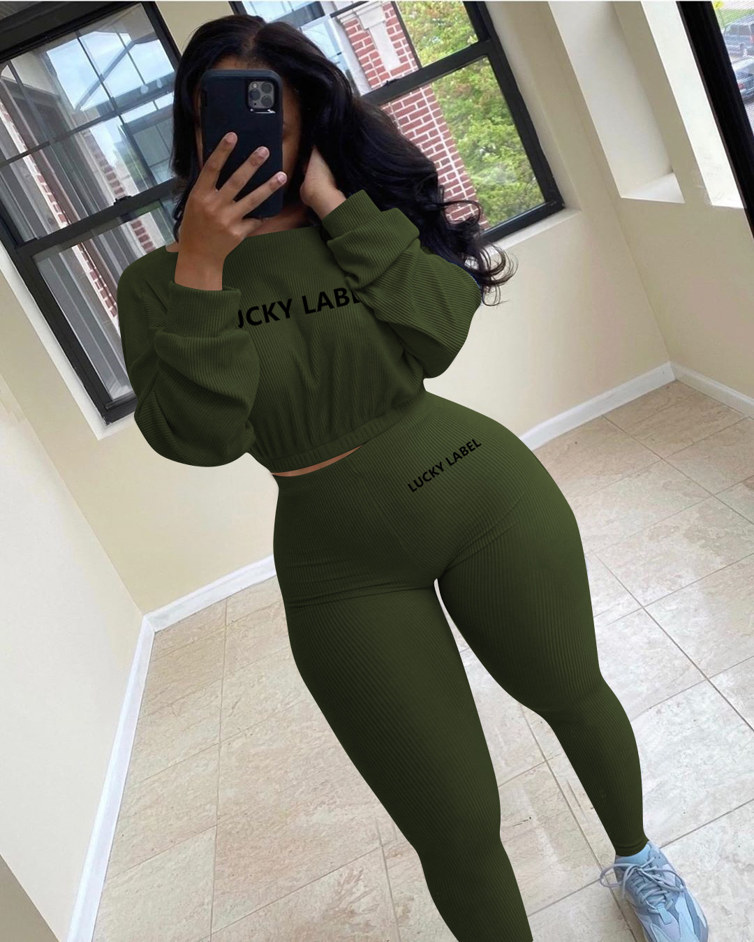 Abito athleisure da donna con lettera ricamata a coste_voghion.com