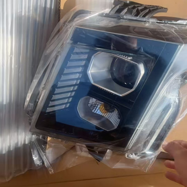 Suitable for Wuling Lingshi Golden Card Headlight Assembly, Golden Compartment Front Headlight, High and Low Beam, Daytime Running Light