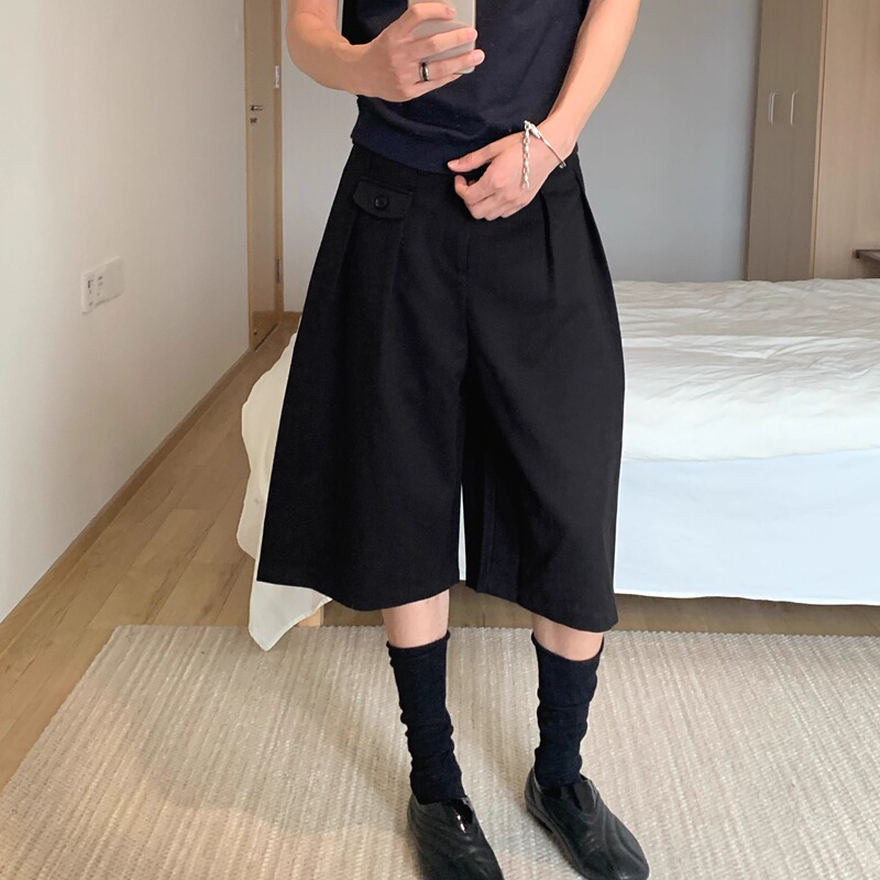 Slow Fade Acetate Wool “Double Pleated Arrow Bag” Curved Waistband Silhouette Capri Shorts