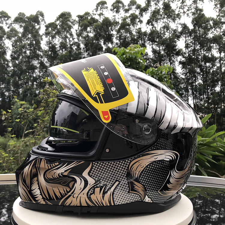 Motorcycle helmet men and women double lens winter motorcycle racing sunscreen full helmet four seasons sports car sun glasses helmet