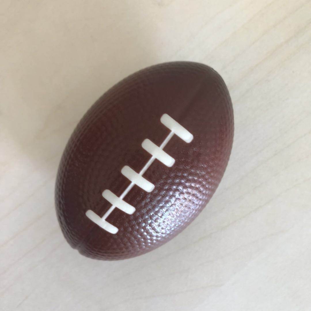Giải nén pu bóng đá Mỹ phục hồi nhanh vent sponge bóng bọt áp lực đồ chơi trẻ em bóng ném rugby