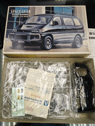 Mitsubishi сборка модель циндао  MITSUBISHI DELICA SPACE GEAR 1/24 тамия