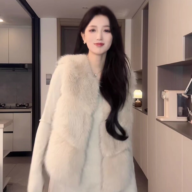 2026 Autumn/Winter New Style Korean-Style Gentle Furry Vest for Women with Eco-Friendly Fox Fur Patchwork Coat