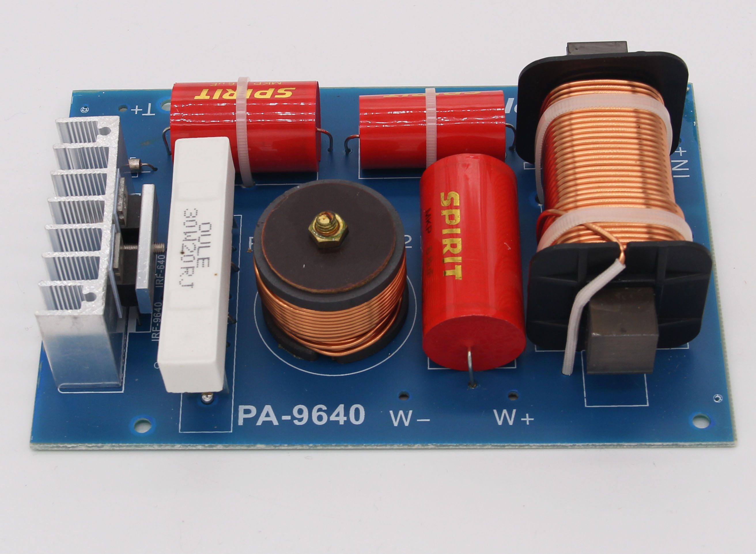 Aule specialties High bass two-frequency division PA-9640 700W High power divider with electronic protection