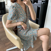 Spring and summer new temperament superimmortals make people move without eye-opening V collar crushed flowers minus age tea hysteria Fried Chicken is thin and tall