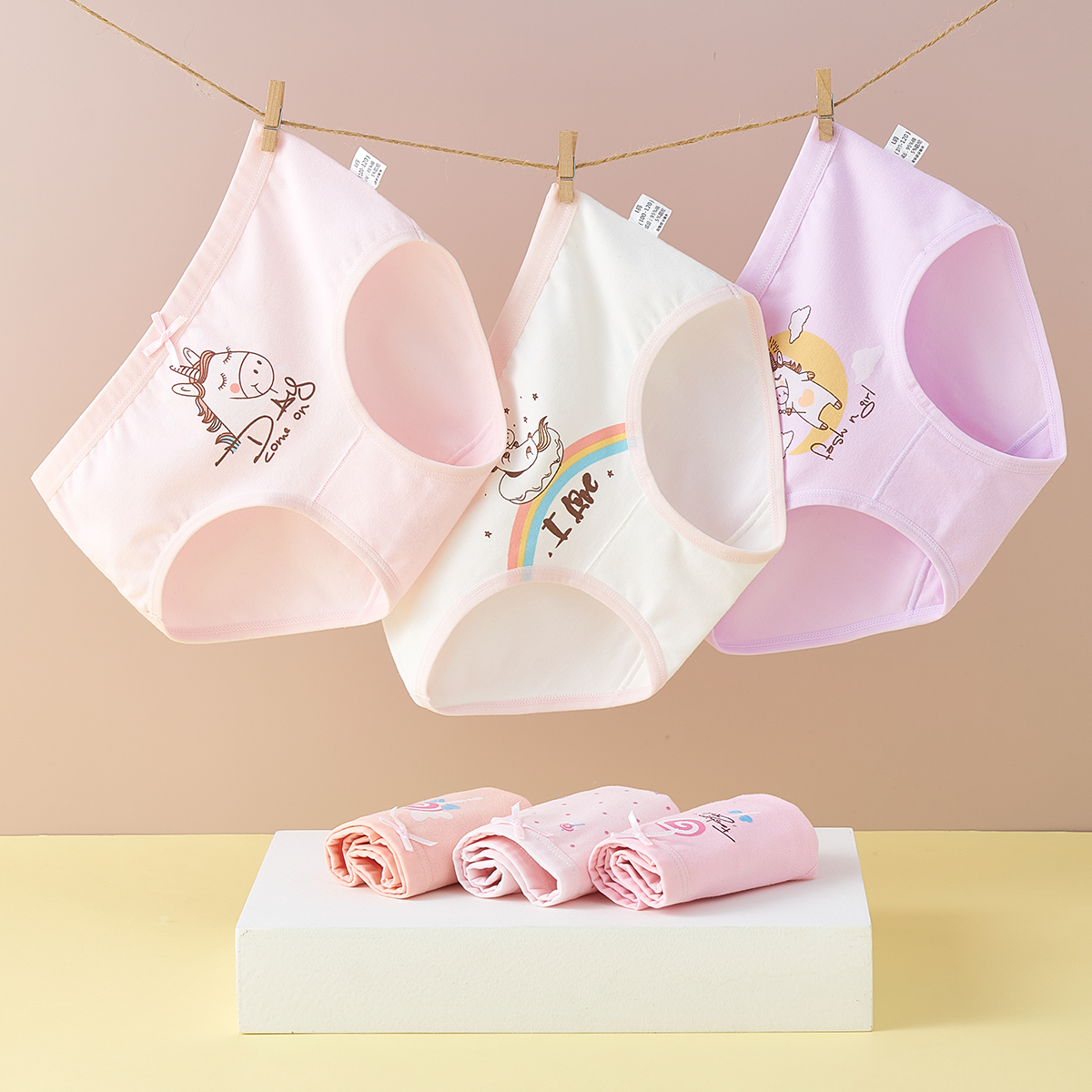 Class A pure cotton girls' underwear triangle children's four-cornered little girl's boxer shorts in the big children's underwear baby does not clip P