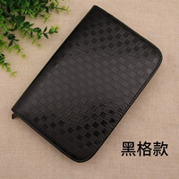 Модель в черную клетку с одним вытягиванием, шестью положениями ножниц и двумя случайными зажимами без следов.