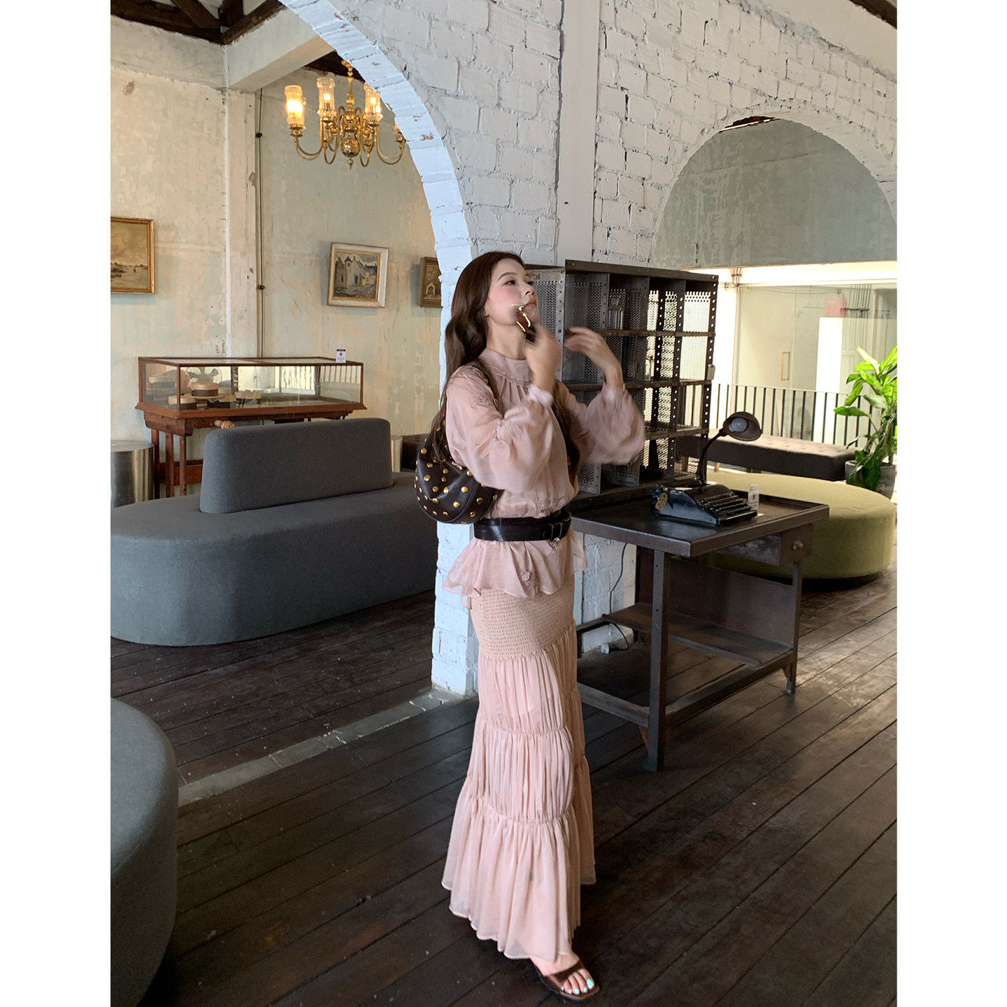 马儿MAR Рубашка с объемной вышивкой длинный рукав с приталенной плиссированной длинной юбкой элегантный костюм для женщин