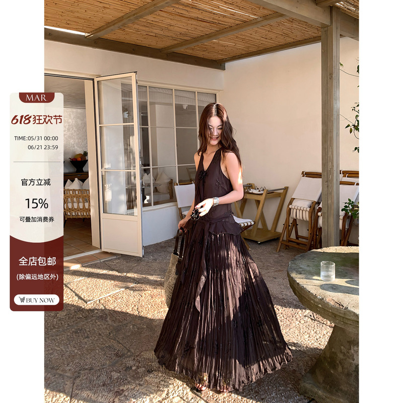 Mar Spring/Summer New Vintage Heavy Embroidery Pleated Patchwork Design V-Neck Elegant Dress for Women Mar Spring/Summer New Vintage Heavy Embroidery Pleated Patchwork Design V-Neck Elegant Dress for Women