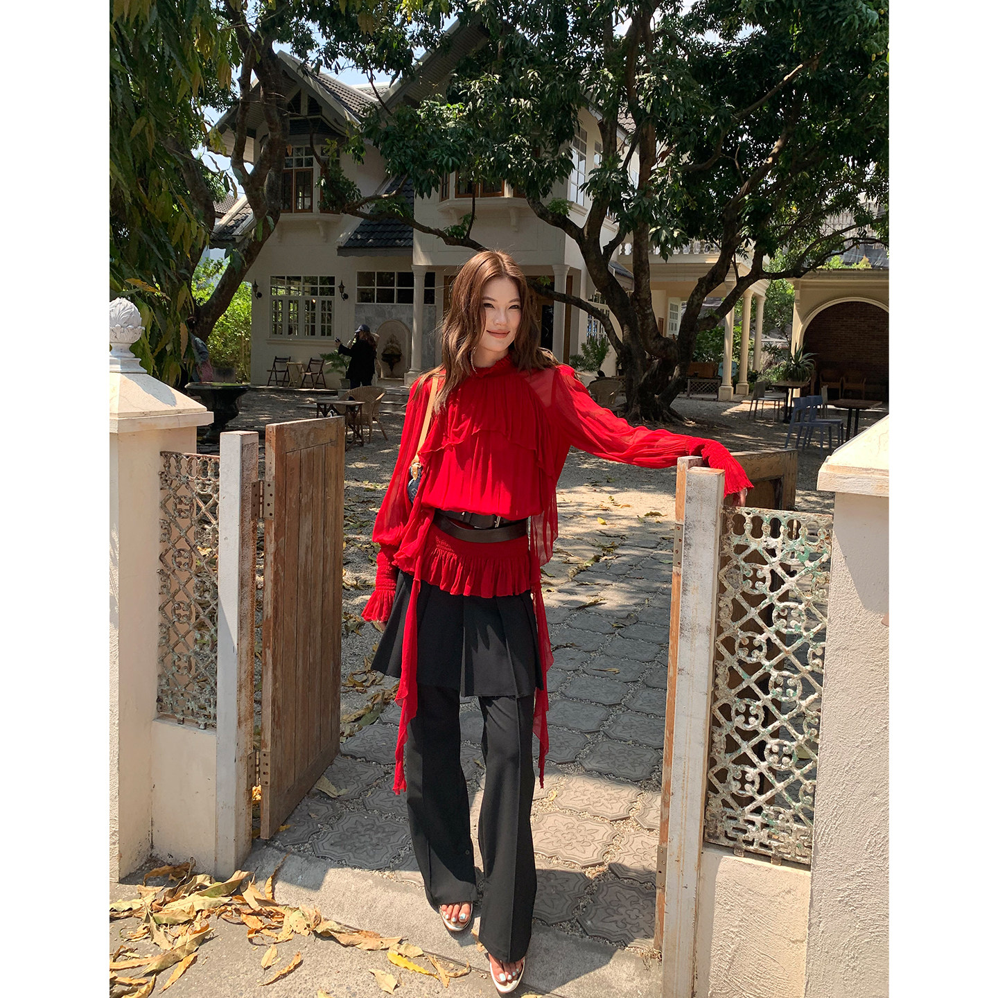 马儿MAR женские повседневные брюки с имитацией двухслойности и плиссированной задней вставкой, черные, стройнящие, универсальные, длинные с разрезами