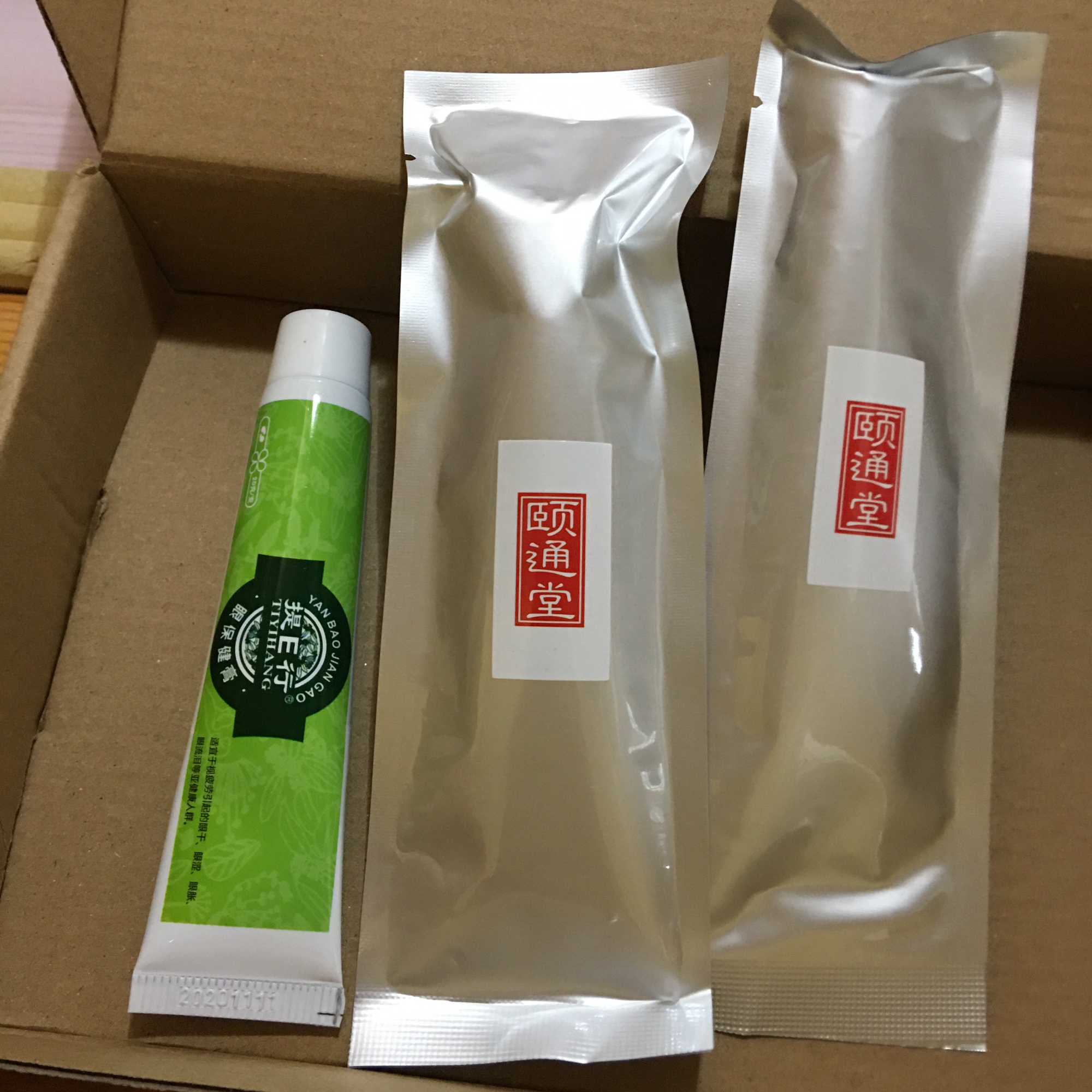 Zhang Baoxun Yitong Tang Tie E line eye care ointment to relieve visual fatigue, dry eyes and astringent eyes (buy 2 hair 3)