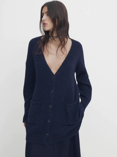 Минималистичный длинный трикотажный шерстяной свитер для отдыха