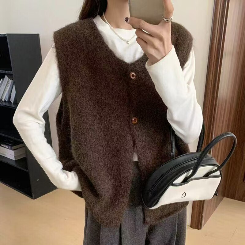Korean-Style Loose Round-Neck Single-Breasted Vest for Women, Buttoned Plush Vest, Physical Store Quality Top