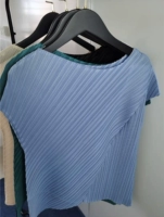 Светло -голубой топ