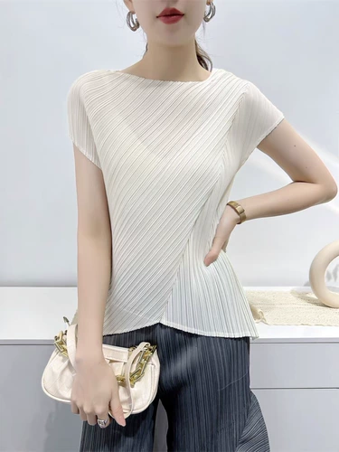 Иссей Мияке Три дома выигрывает лучшие женщины -женщины нерегулярная женская одежда с коротким рукавом