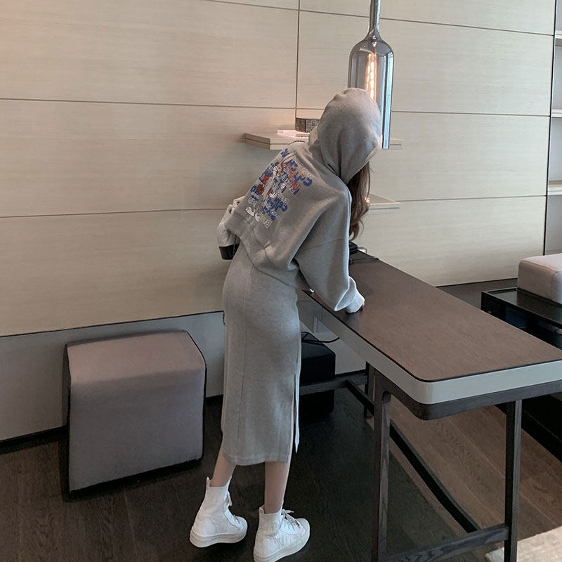 2021 early spring wear Hong Kong style vintage chic casual fashion printed sweater skirt two-piece suit womens summer