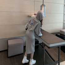 Early spring 2021 wear a Hong Kong style retro chic casual fashion printed sweater skirt two-piece set female summer