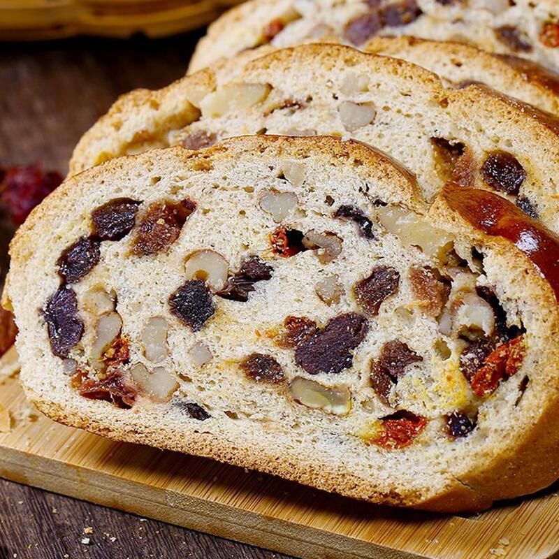 Xinjiang Specialty Black Rye Bread, Freshly Made Nutty Black Whole Wheat Bread, Ready-To-Eat Breakfast Xinjiang Specialty Black Rye Bread, Freshly Made Nutty Black Whole Wheat Bread, Ready-To-Eat Breakfast