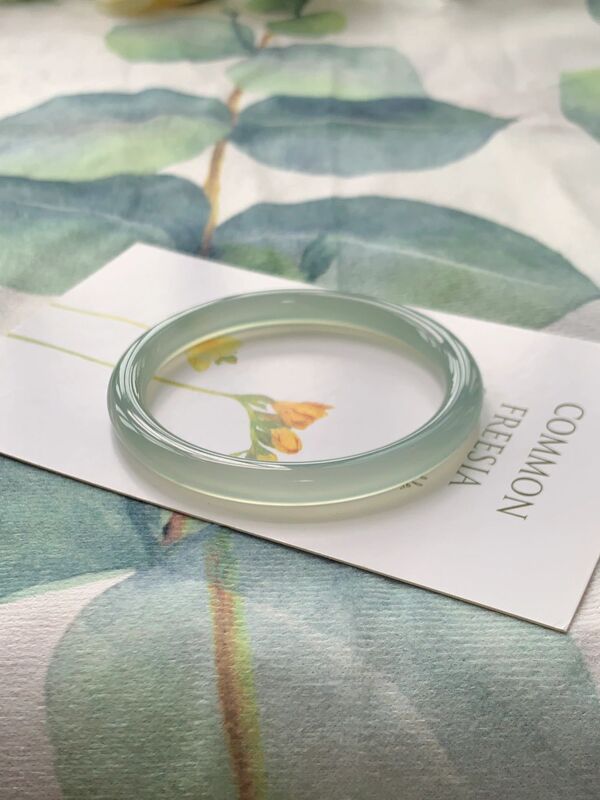 Lake Green Mountain Jade Agate Bracelet, Ice-Type Fine Round Bar Beauty Bracelet, Light Luxury Women's Bracelet Lake Green Mountain Jade Agate Bracelet, Ice-Type Fine Round Bar Beauty Bracelet, Light Luxury Women's Bracelet