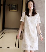 Carling Kiss2023 the new gentleness is the view of the delicate white bronzed golden branch the small straight cylinder of the dress.