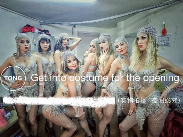 A child's home streaming Su Mandrill a jazz bar gogo for a dress