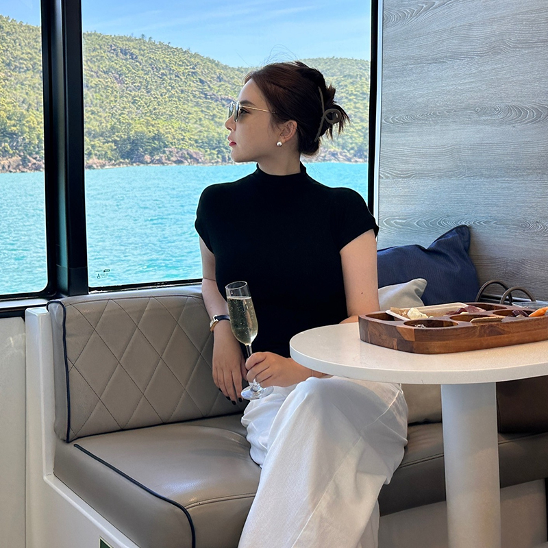 Half-High Collar Black Short-Sleeve T-Shirt for Women, Spring 2025 New Style, Regular Shoulder, Tight-Fitting, Short, Mid-Neck, Slim-Fitting Top