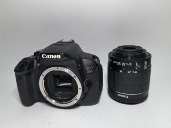 Second-hand slr camera canon eos 700d with broken lens, deductible body machine accessories machine scrap machine