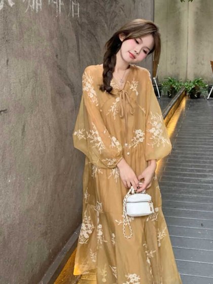 新中式孕妇连衣裙2025新款春夏装复古国风刺绣v领连衣裙百搭长裙