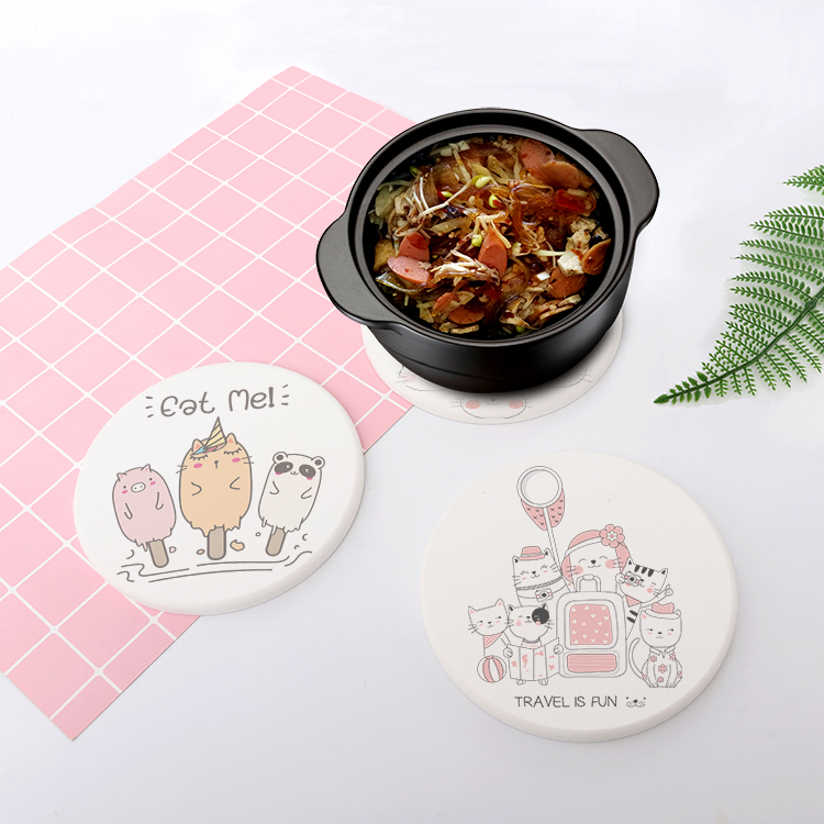 Pot mat diatomite pad cách nhiệt dễ thương mèo bảng tròn chống vảy hộ gia đình chống trượt tự nhiên diatom bùn placemat - Khăn trải bàn khăn trải bàn tiệc cưới