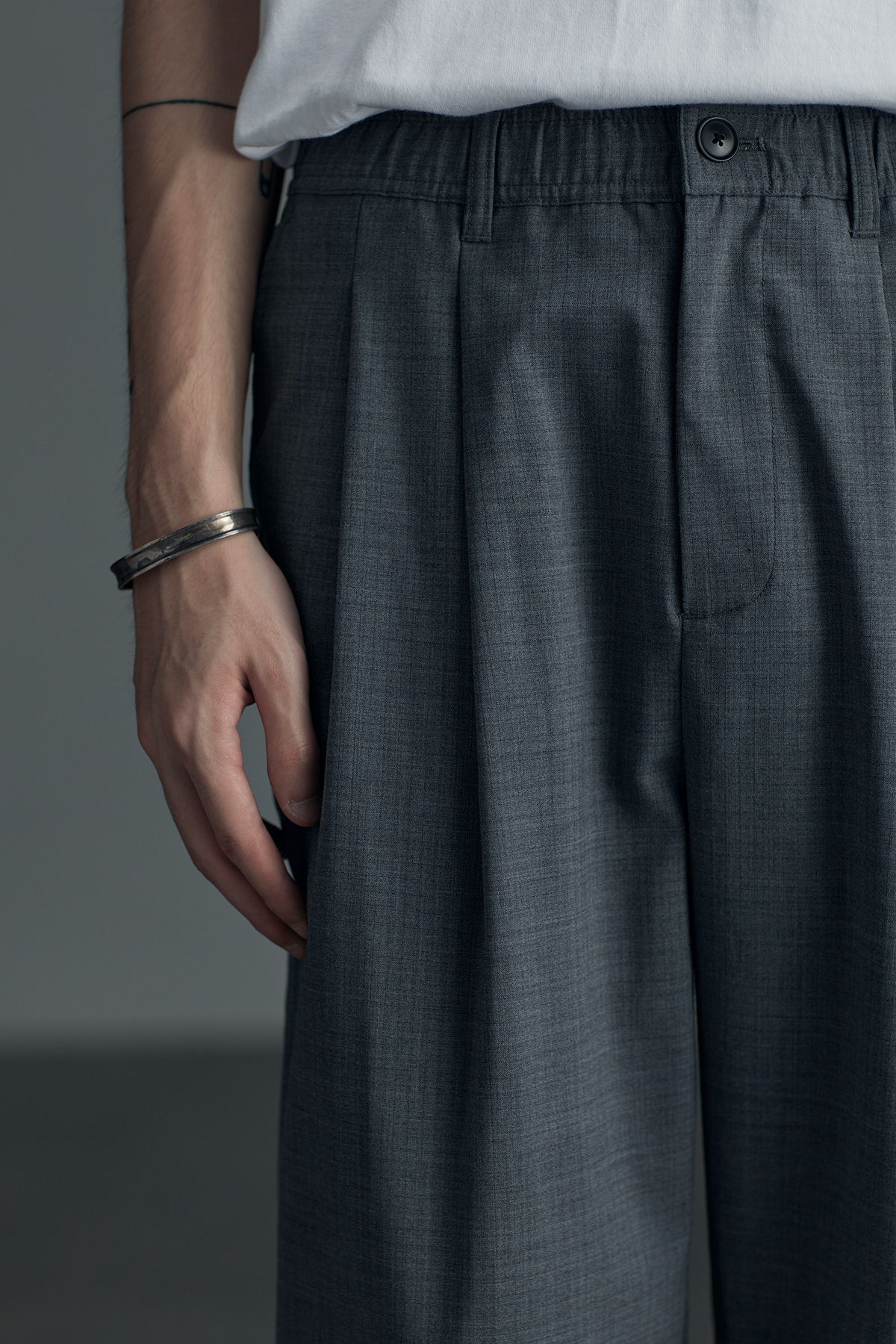 HUMANIMAL 20AW] Japanese imported fabric dark grey wool over pleats casual grey long western pants washable 
