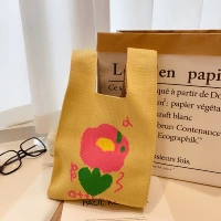 Желтый, в цветочек