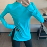 Трикотажный весенний эластичный свитер, коллекция 2021, тренд сезона, облегающий крой