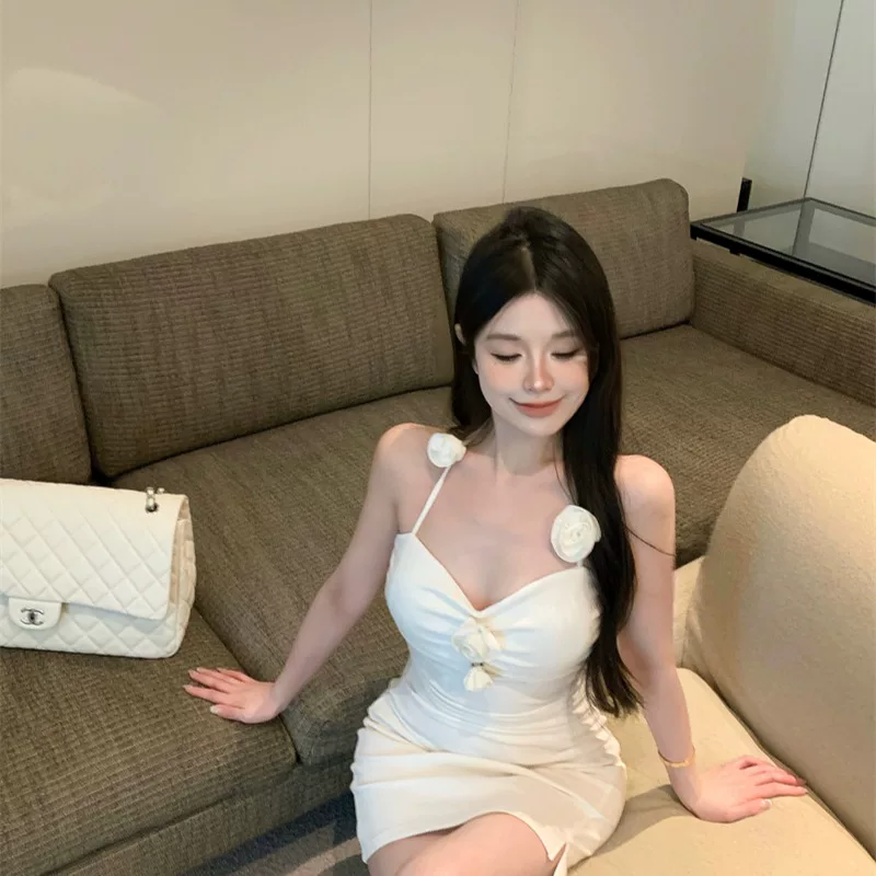 Дизайн трехмерное slip dress, юбка, сексуальная мини-юбка, тренд сезона, цветочный, яркий запоминающийся стиль, акцент на бедрах