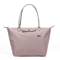 Вышитые лошади с большим длинным пудром боярышника (горный чай серого белого цвета)