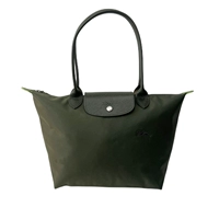 Вышитые лошади с длинными лесными зелеными