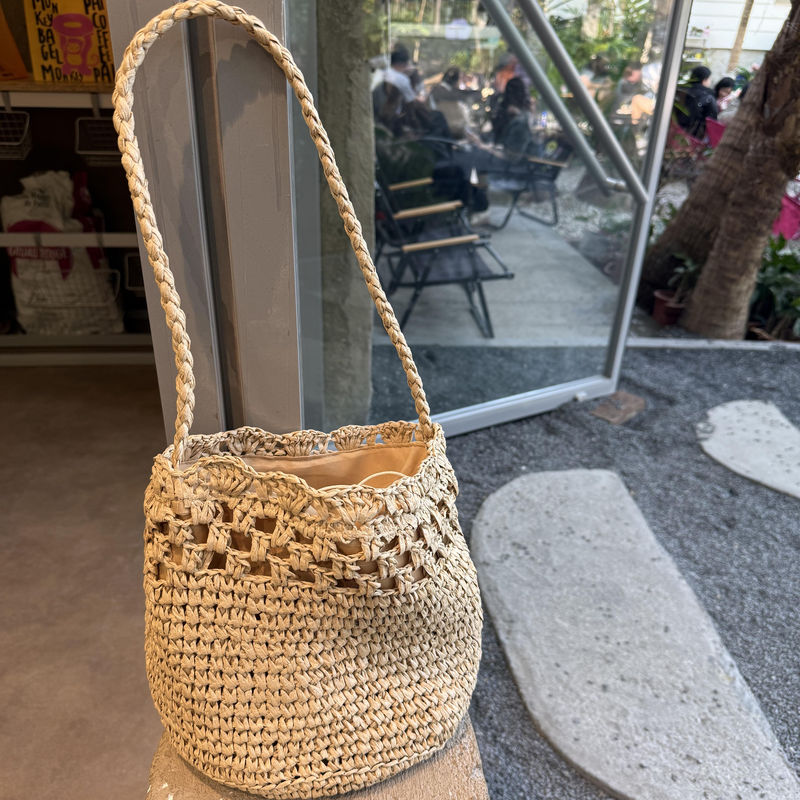 Hollow Lace Handmade Straw Bag 2026 New Summer Retro Vacation Beach Bag Raffia Drawstring Woven Bag